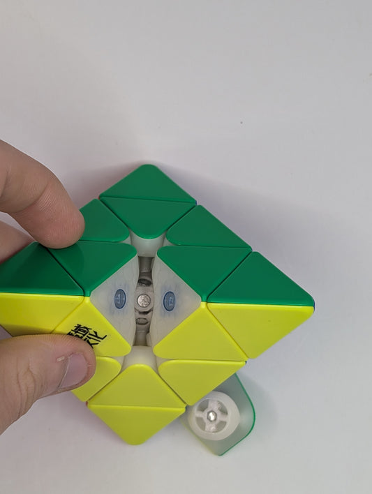 Daniel's Core Magnetic MoYu WeiLong Pyraminx | speedcubing.org
