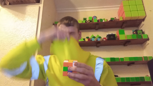 Doing 3x3x3 Blindfolded memorization while rabbling about it