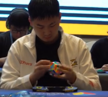 ZiYu Wu breaks Megaminx World record average again (twice)