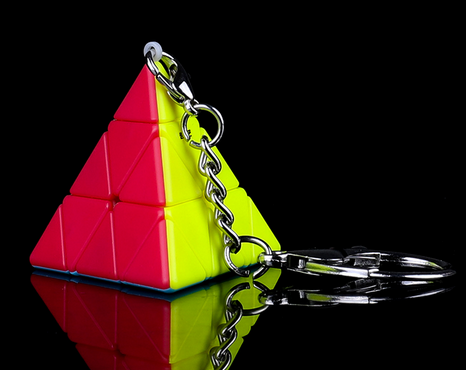 QiYi Pyraminx keychain puzzle - fast shipping from the UK